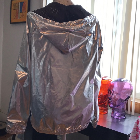 BNWT & IN PKG VS PINK  anorak & cinch tote - Picture 3 of 8